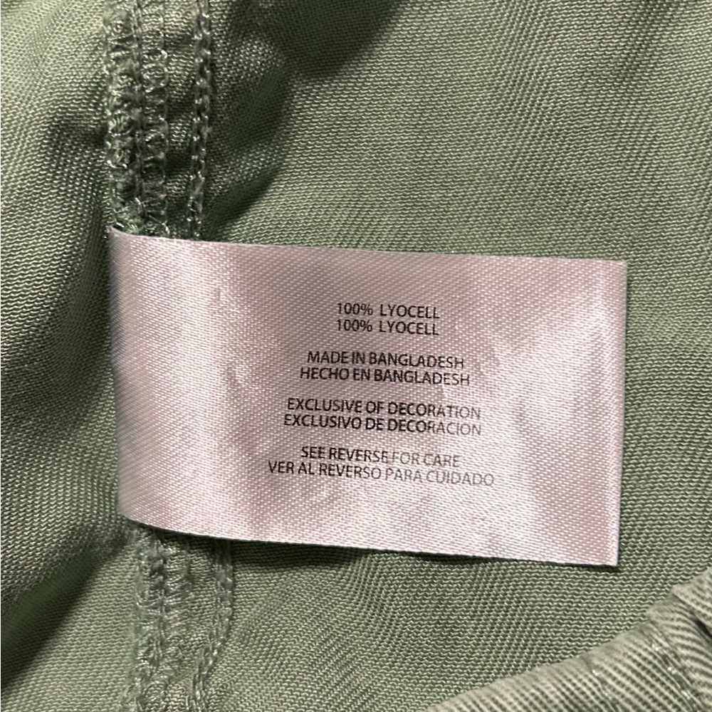 GAP Green Cargo Shorts - Picture 5 of 6